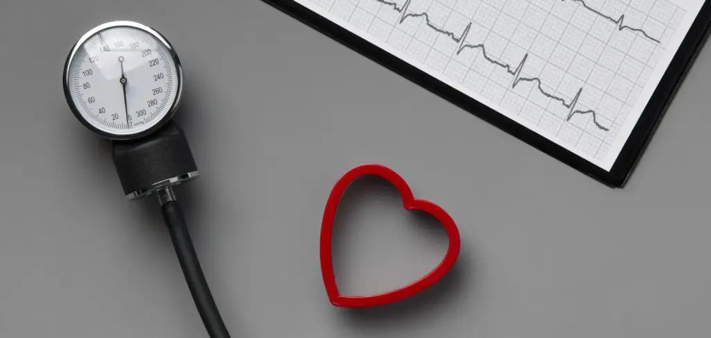 top-view-tensiometer-checking-blood-pressure